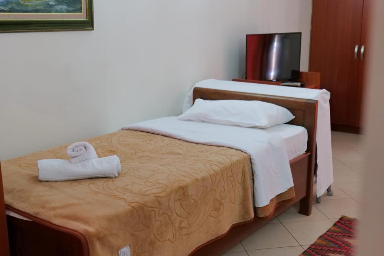 סרנדה Hotel Veli מראה חיצוני תמונה