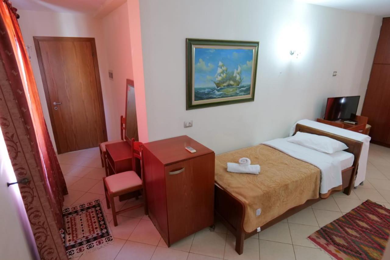 סרנדה Hotel Veli מראה חיצוני תמונה