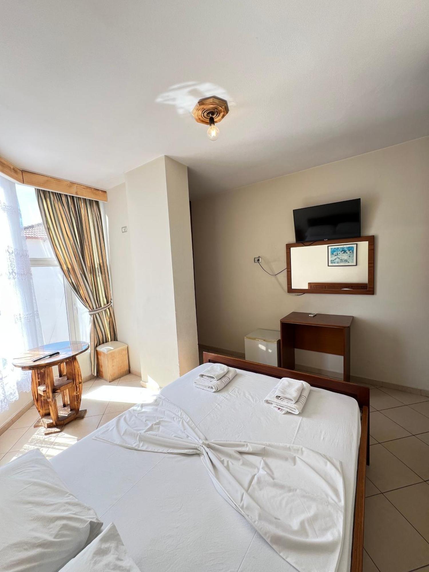 סרנדה Hotel Veli מראה חיצוני תמונה