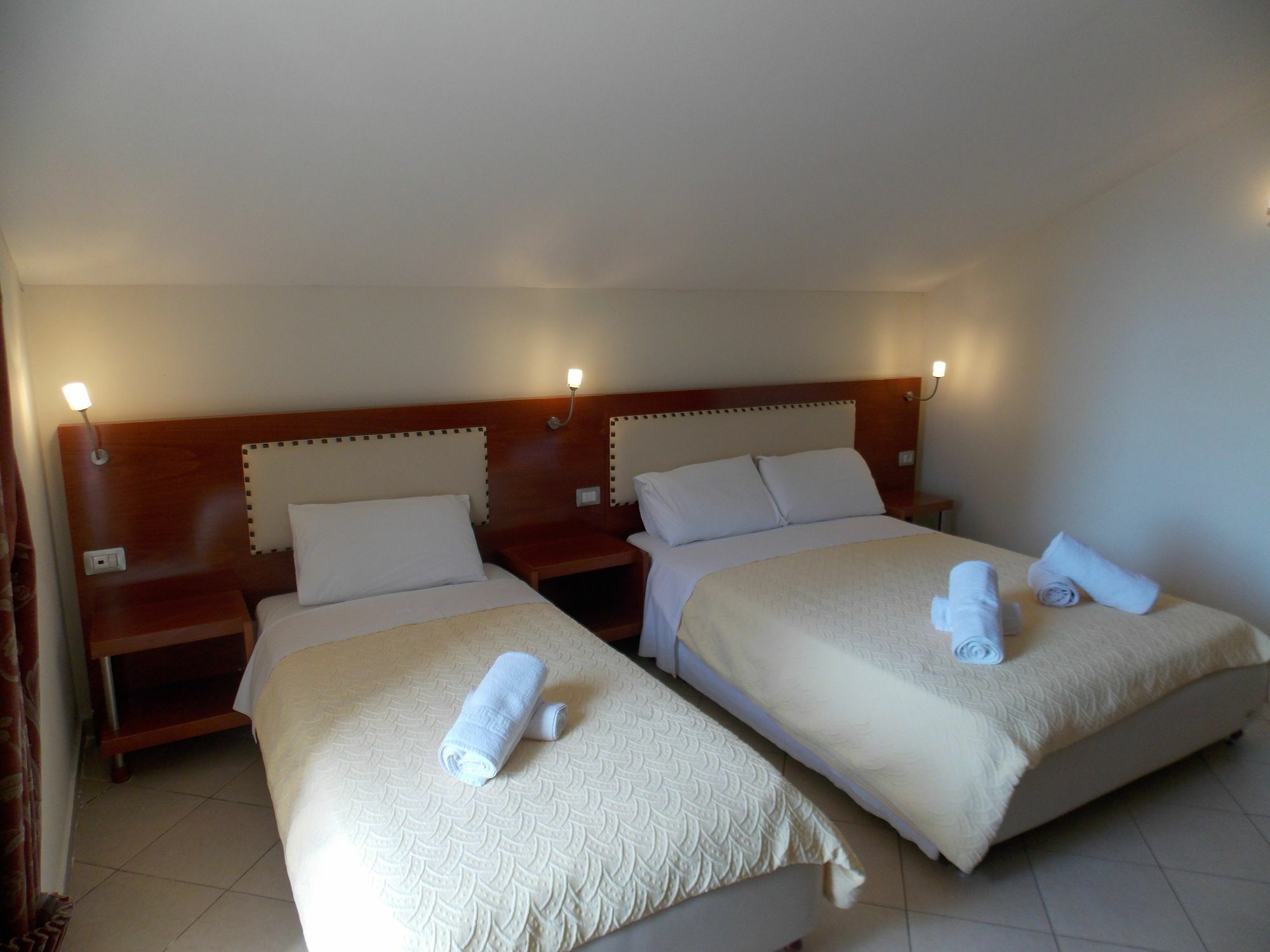 סרנדה Hotel Veli מראה חיצוני תמונה
